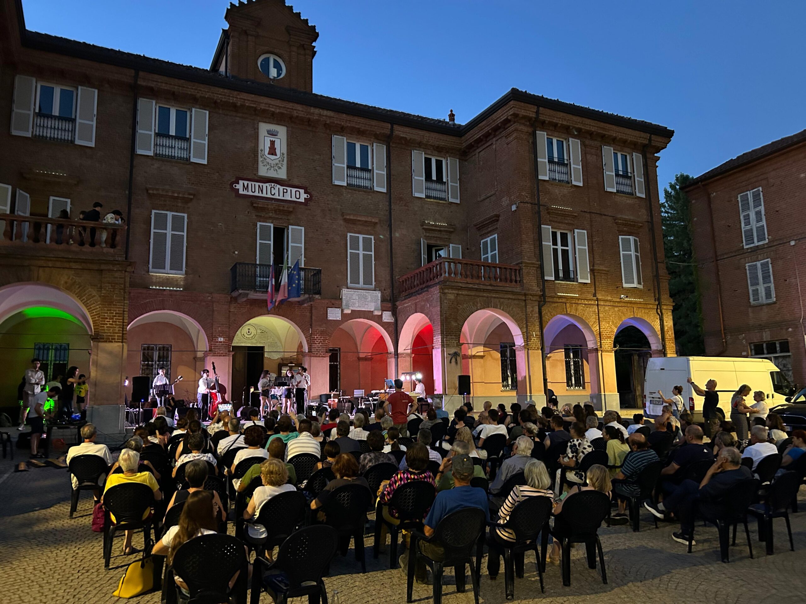 Castelnuovo B concerto 28 giugno 2025 con studenti liceo monti di asti